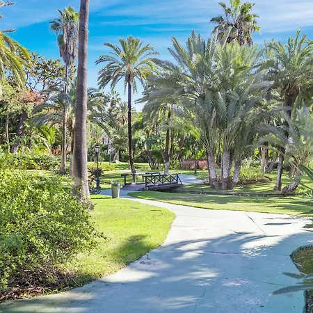 Stylish Sea View In Playas Del Duque Appartement