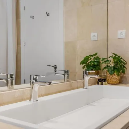 Stylish Sea View In Playas Del Duque Apartment