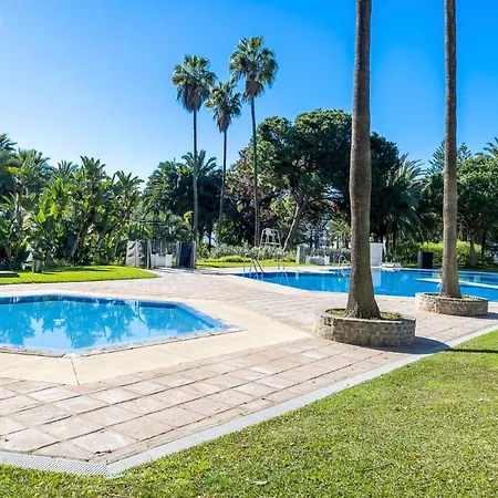 Apartment Stylish Sea View In Playas Del Duque Marbella